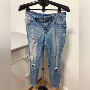Maurices Light Wash Distressed Skinny Jeans Stretch Denim Women’s Medium Regular